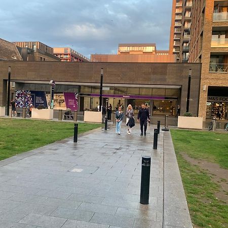 Luxury Riverside Apt With Easy Access To Central London, O2, Excel Centre And Parking Экстерьер фото